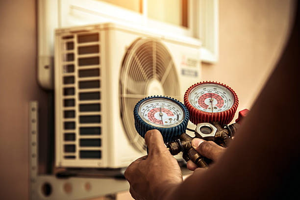 Professional Hvac Installation technician working in Bartelso, IL